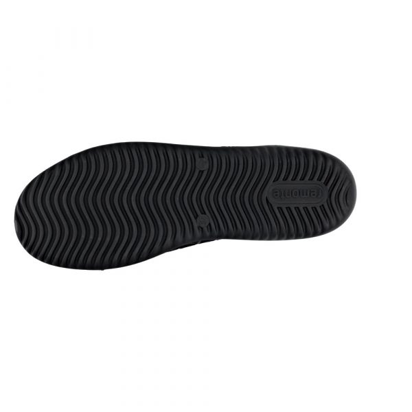 Tennis Faux cuir Végan femme Talon plat Semelle intérieure amovible Lacet + zip Chaussant large REMONTE Coloris noir. Vue de la semelle de dessous, mettant en avant les stries, d'une chaussure gauche.