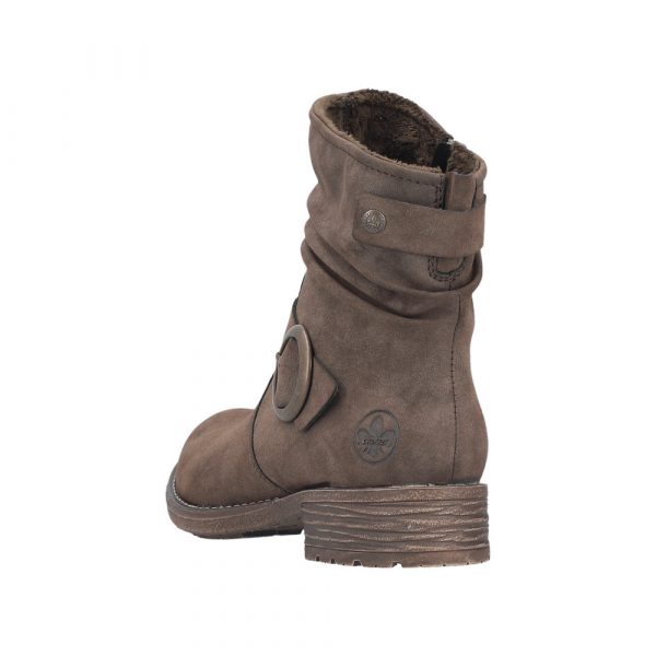 Bottines femme Talon carré plat Faux cuir souple Chaussant confort RIEKER 79454-25 coloris marron chocolat. Vue de biais de l'arrière d'une chaussure gauche montrant la hauteur du talon.