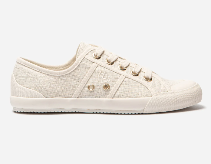 Tennis plat toile femme Semelle antidérapante caoutchouc Lacet TBS OPIACE coloris beige (lin). Vue du côté extérieur d'une chaussure droite.