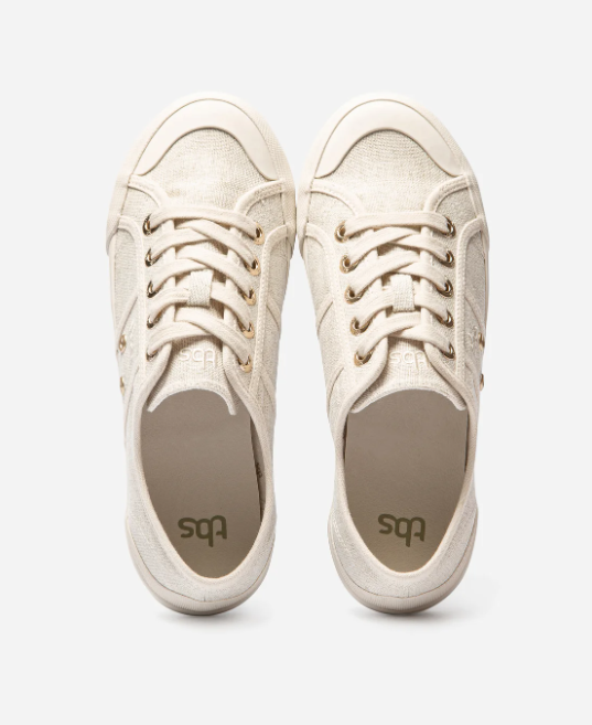 Tennis plat toile femme Semelle antidérapante caoutchouc Lacet TBS OPIACE coloris beige (lin). Vue d'ensemble de dessus de deux chaussures.
