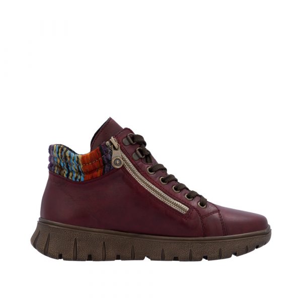 Baskets femme Cuir souple Imperméable Semelle épaisse Chaussant large Empiècement multicolore RIEKER N1305-35 coloris bordeaux. Vue du côté intérieur d'une chaussure gauche faisant apparaître l'empiècement multicolore au niveau de la cheville.
