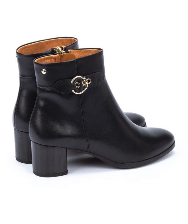 Bottine cuir femme Talon décroché Dessus sans couture Doublure cuir Bout en amande PIKOLINOS Calafat W1Z-8588 Coloris noir. Vue d'ensemble de biais arrière de deux chaussures faisant apparaître la hauteur du talon.