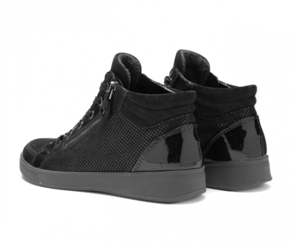 Bottine femme Cuir Semelle plate Fermeture par zip + lacets Talon compensé ARA 1224499-31 Coloris noir vernis noir. Vue d'ensemble de l'arrière de deux chaussures.