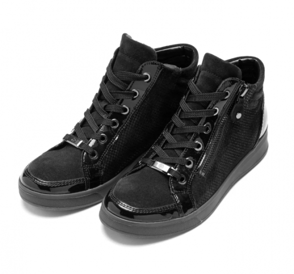 Bottine femme Cuir Semelle plate Fermeture par zip + lacets Talon compensé ARA 1224499-31 Coloris noir vernis noir. Vue plongeante le l'ensemble de deux chaussures.