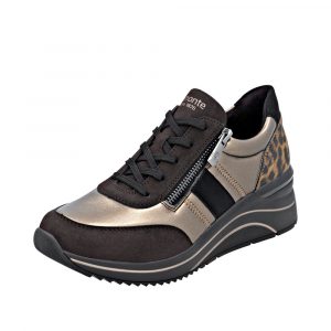 Tennis femme Matière stretch Talon compensé Lacet + fermeture éclair REMONTE coloris marron bronze imprimé léopard. Vue d'ensemble de biais d'une chaussure gauche.