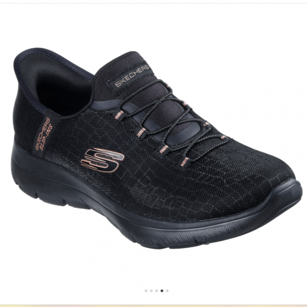 Tennis femme Lacet élastique Textile épais Talon compensé Lavable en machine SKECHERS Summits Coloris noir. Vue de biais avant d'une chaussure droite.