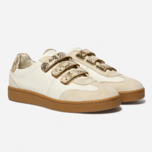 Tennis femme cuir Velcros Chaussure dame Doublure textile Talon plat Semelle intérieure cuir sur mousse TBS Vanilla Coloris beige / impression reptile. Vue d'ensemble de biais de deux chaussures.