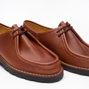 Chaussures basses homme en cuir à lacets semelle crantée GATINE Megève marron. Vue d'ensemble de deux chaussures.
