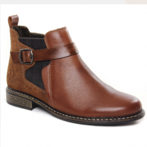 Boots chelsea femme zip intérieur doublure chaude talon plat RIEKER coloris marron. Vue de biais d'une chaussure droite.