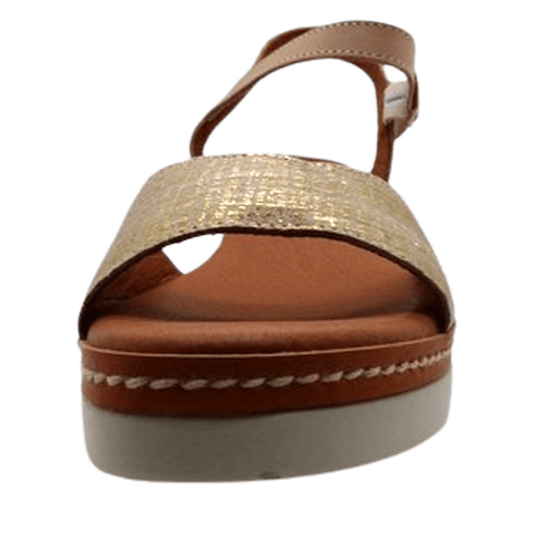 Sandale cuir femme Talon compensé Large bride Semelle intérieure cuir sur gel fermeture à boucle EVA FRUTOS coloris doré/beige. Vue avant d'une chaussure gauche.