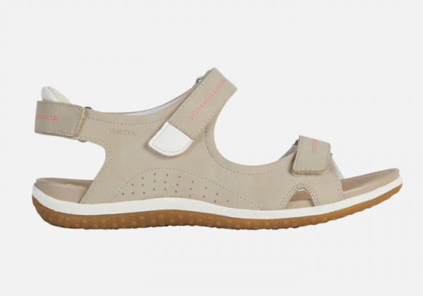 Sandale femme Trois velcros Semelle intérieure cuir nu-pied dame Talon plat GEOX VEGA coloris beige. Vue du profil extérieur d'une chaussure droite.