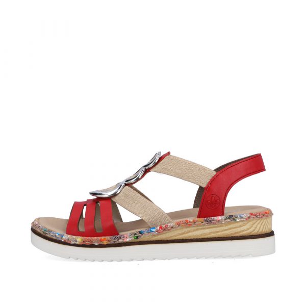 Sandale femme lanières rouge élastique côtés beige talon compensé RIEKER. Vue de côté d'une sandale gauche.