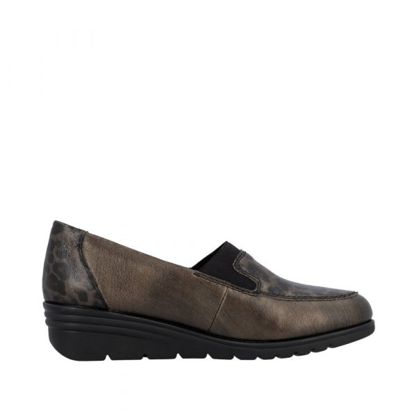 Mocassin femme Talon compensé Côtés élastiqués Dessus cuir Doublure textile RIEKER L5351-90 Coloris marron bronze. Vue du côté extérieur d'une chaussure gauche montrant l'élastique d'aisance.