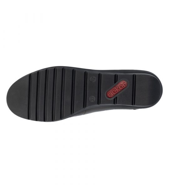 Mocassin femme Talon compensé Côtés élastiqués Dessus cuir Doublure textile RIEKER L5351-90 Coloris marron bronze. Vue de la semelle de dessous permettant d'apercevoir les crampons ainsi que la marque de la chaussure.