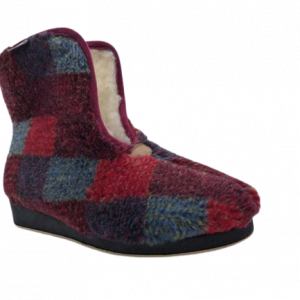 Pantoufle chaude Doublure laine Semelle épaisse Chausson montant dame Charentaise avec rabat femme SEMELFLEX calorosine à carreaux multicolore. Vue d'ensemble de biais d'une chaussure droite.
