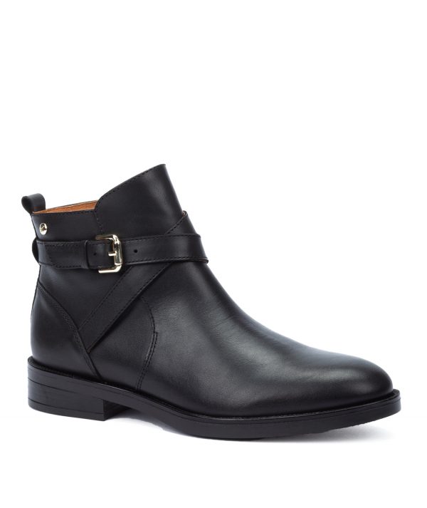 Boot cuir souple femme Talon plat Dessus sans couture Fermeture éclair PIKOLINOS PUERTOLLANO Coloris noir. Vue de biais de l'avant d'une chaussure droite.