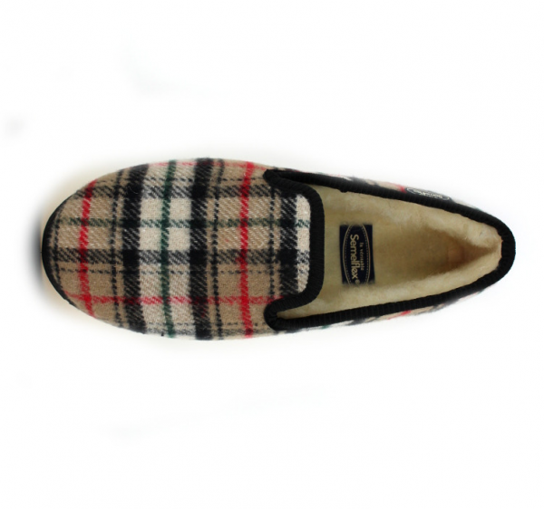 Chausson homme doublé laine chaude Pantoufle Semelle épaisse Dessus sans couture SEMELFLEX Calomust écossais beige. Vue de dessus d'une chaussure faisant apparaître l'intérieur en laine de mouton.