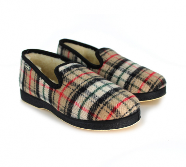 Chausson homme doublé laine chaude Pantoufle Semelle épaisse Dessus sans couture SEMELFLEX Calomust écossais beige. Vue d'ensemble de biais de deux chaussures.