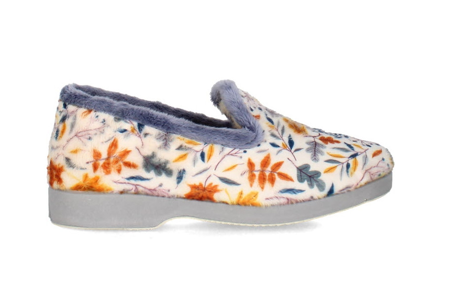 Charentaise fantaisie Pantoufles femme velours Doublure laine Semelle caoutchouc LA MAISON DE L'ESPADRILLE Coloris bleu décor feuillage. Vue de profil de l'extérieur d'une chaussure droite.