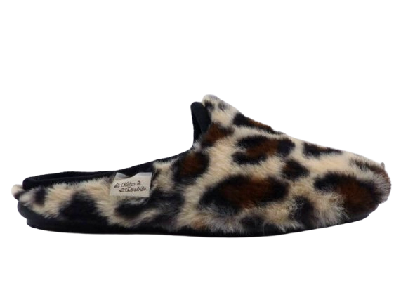 Mules femme fourrure imprimé léopard Chaussons dame chaud Semelle élastomère talon deux cm LA MAISON DE L'ESPADRILLE Coloris beige. Vue du profil extérieur d'une chaussure droite faisant apparaître le logo de la marque.