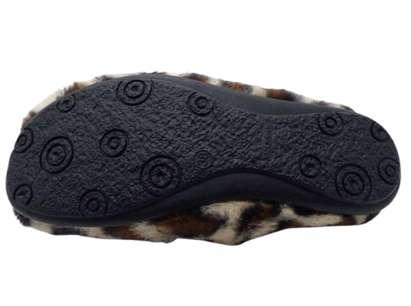 Mules femme fourrure imprimé léopard Chaussons dame chaud Semelle élastomère talon deux cm LA MAISON DE L'ESPADRILLE Coloris beige. Vue de la semelle de dessous d'une chaussure droite.