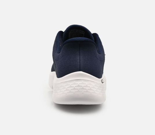 Tennis femme Maille et synthétique Lacets élastiqués Système slip-ins à enfiler Sneakers dame SKECHERS 125516 Coloris bleu marine/blanc. Vue de l'arrière d'une chaussure droite laissant apparaître la hauteur du talon.