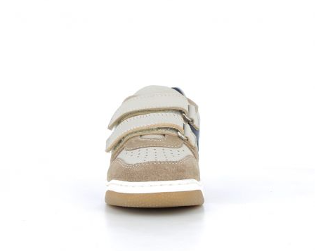 Tennis cuir garçon Deux velcros Baskets enfant Doublure textile BOPY coloris beige/sable/marine. Vue de l'avant d'une chaussure droite.