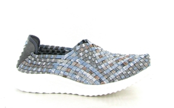 Mocassin tressés femme Sneakers à enfiler Lavable en machine Chaussures basses stretch dame ROCK SPRING coloris bleu / argent. Vue du profil extérieur d'une chaussure droite montrant la forme de la semelle.