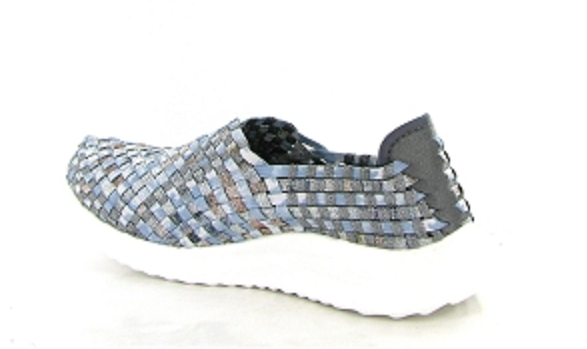 Mocassin tressés femme Sneakers à enfiler Lavable en machine Chaussures basses stretch dame ROCK SPRING coloris bleu / argent. Vue d'ensemble de biais de l'arrière d'une chaussure droite.