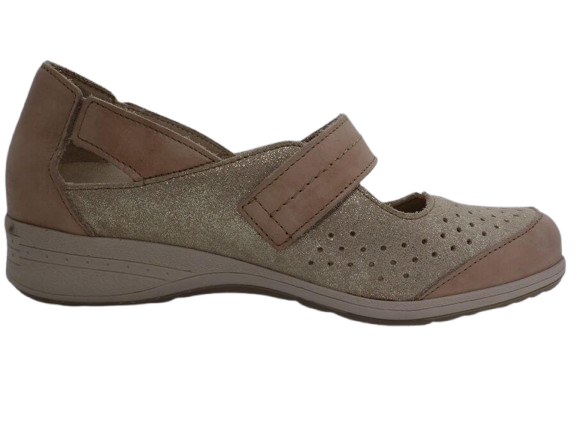 Ballerine cuir femme Velcro Talon compensé Sandale dame Arrière fermé SUAVE Coloris beige / or doux. Vue du côté intérieur d'une chaussure gauche mettant en avant la semelle compensée.