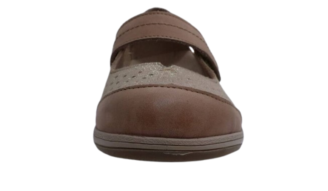 Ballerine cuir femme Velcro Talon compensé Sandale dame Arrière fermé SUAVE Coloris beige / or doux. Vue de l'avant d'une chaussure gauche.