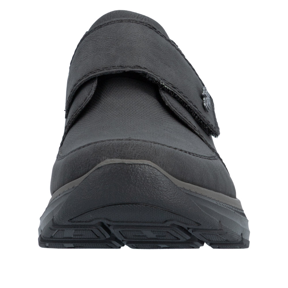Chaussure basse homme Scratch Semelle souple Sneakers Simili cuir RIEKER B1854 Coloris noir. Vue de l'avant d'une tennis gauche montrant la semelle forme running.