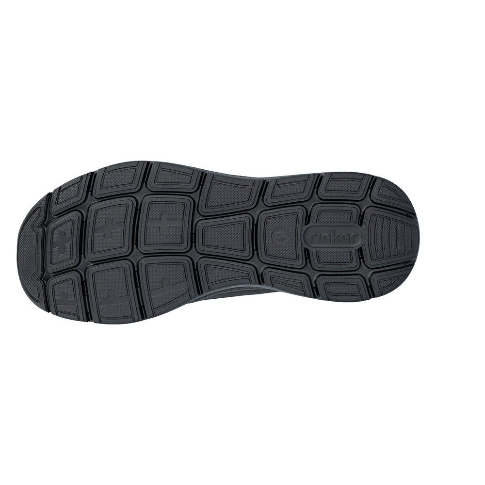 Chaussure basse homme Scratch Semelle souple Sneakers Simili cuir RIEKER B1854 Coloris noir. Vue de dessous d'une tennis gauche montrant les crampons de la semelle antidérapante.
