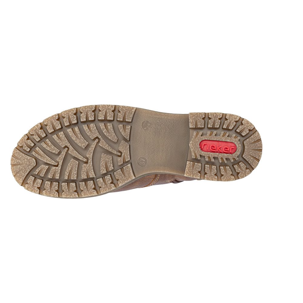 Boots femme Doublure chaude Lacets + zip Bottine dame faux cuir Talon décroché RIEKER Coloris marron camel. Vue de dessous d'une chaussure gauche laissant apparaître le dessin de la semelle ainsi que la marque RIEKER.