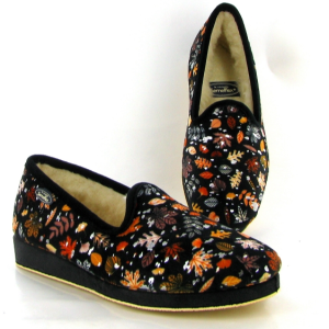 Chausson femme pantoufle dame Doublure laine semelle caoutchouc Pantoufle dame SEMELFLEX caloalice noir. Vue d'ensemble de deux chaussures. Chaussure droite vue de biais, chaussure gauche vue de dessus.
