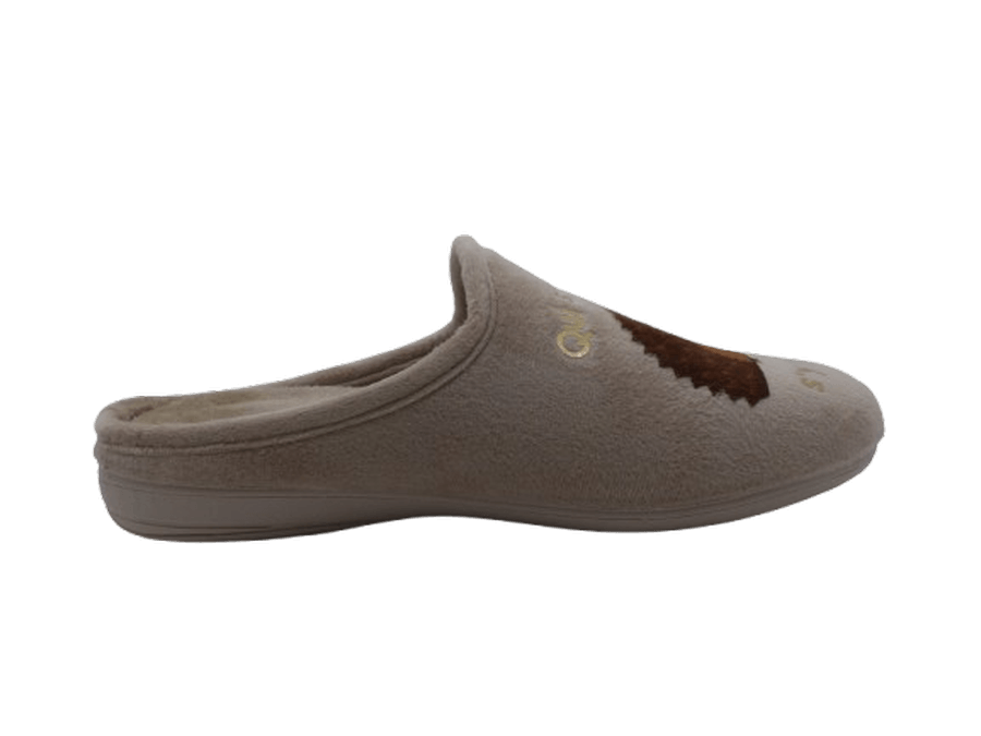 Mule talon compensé femme semelle caoutchouc Chausson velours chaud dame message humoristique "QUI S'Y FROTTE S'Y PIQUE !!" LA MAISON DE L'ESPADRILLE Coloris beige / motif marron. Vue du côté intérieur d'une chaussure gauche laissant apparaître la forme de la semelle.